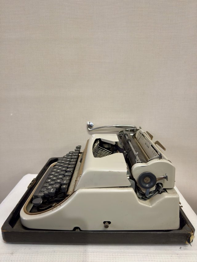 Máquina de Escribir Underwood De Luxe Golden Touch