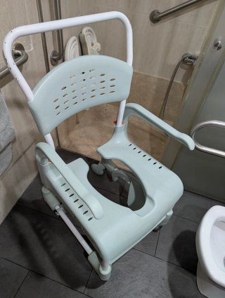 Silla de ruedas de baño