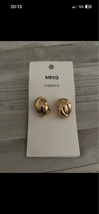 Pendientes dorados MNG nuevos