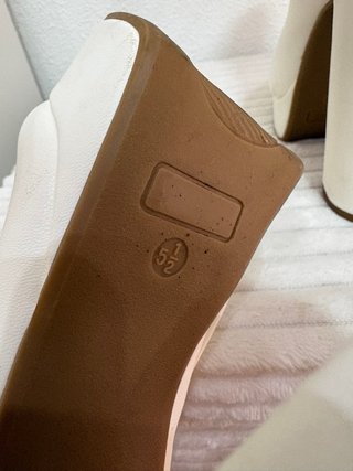 Botas blancas de tacón grueso