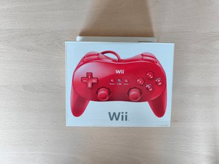 Mando Wii Clásico Pro Rojo con caja y manual