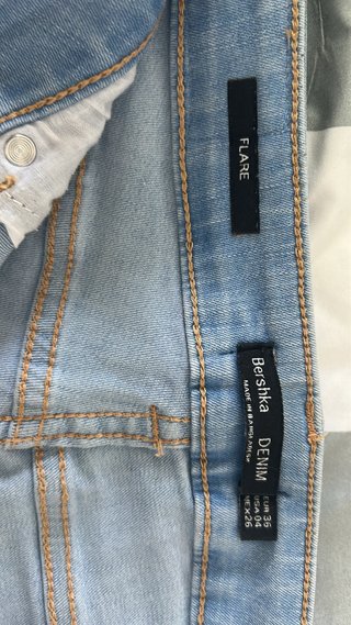 Pantalón campana Bershka Talla 36 Mujer