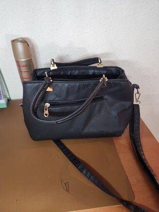 Bolso mediano negro con estrella