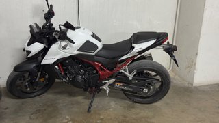 Honda CB750 Hornet 2025 Blanca