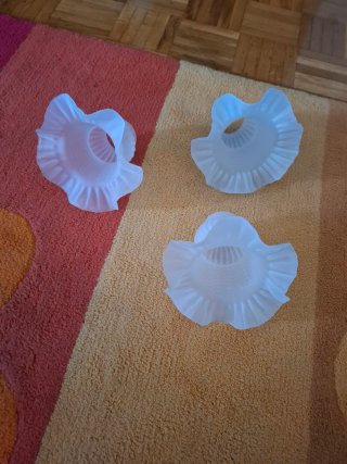 Plafón de latón antiguo y sus 3 tulipas