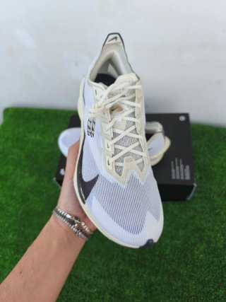 Nike ZoomX Vaporfly Next% 4