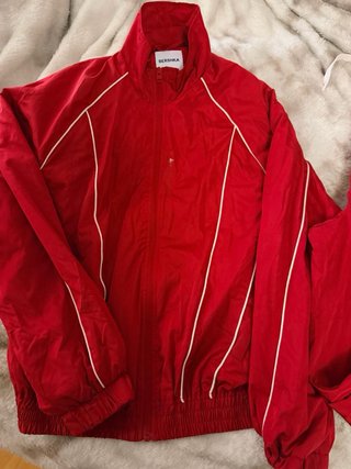 Conjunto deportivo Bershka rojo