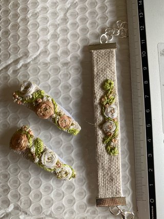 Horquillas de pelo y pulsera