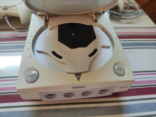 Consola Sega Dreamcast con mandos y VMU