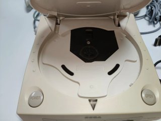 Consola Sega Dreamcast con mandos y VMU