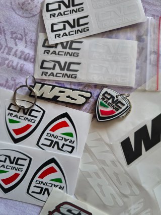 Set Adesivi e Portachiavi CNC Racing WRS