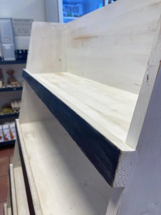 Estanterías de madera con ruedas