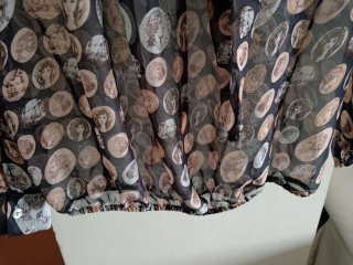 Blusa velata con stampa monete