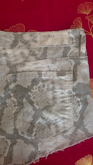 Shorts Reiko estampado serpiente