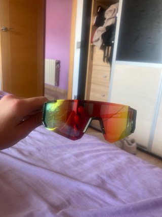 Gafas de sol deportivas con diseño multicolor