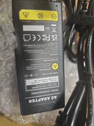 Cargador ARyee 19V 2.1A 40W AC