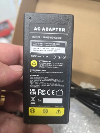 Cargador ARyee 19V 2.1A 40W AC