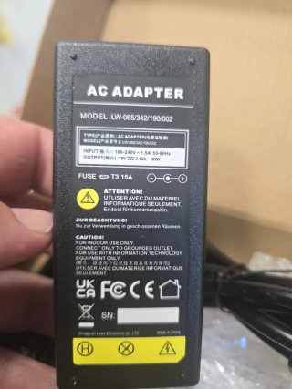 Cargador ARyee 19V 2.1A 40W AC