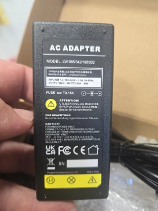 Cargador ARyee 19V 2.1A 40W AC