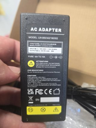 Cargador ARyee 19V 2.1A 40W AC