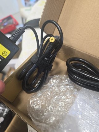 Cargador ARyee 19V 2.1A 40W AC