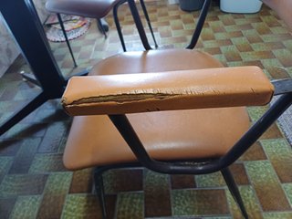 Mesa de cozinha e 4 cadeiras com braços