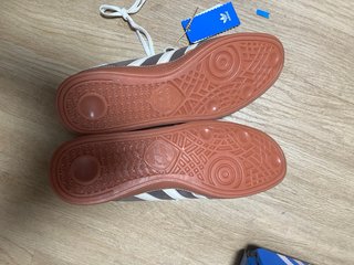 Adidas Spezial Talla 44 con etiquetas