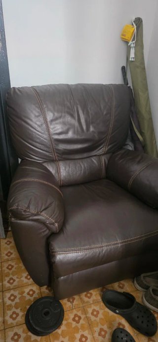 Sillón de piel reclinable