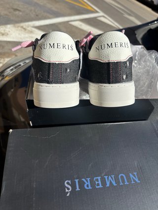 Zapatillas NUMERIŚ Negras y Rosas