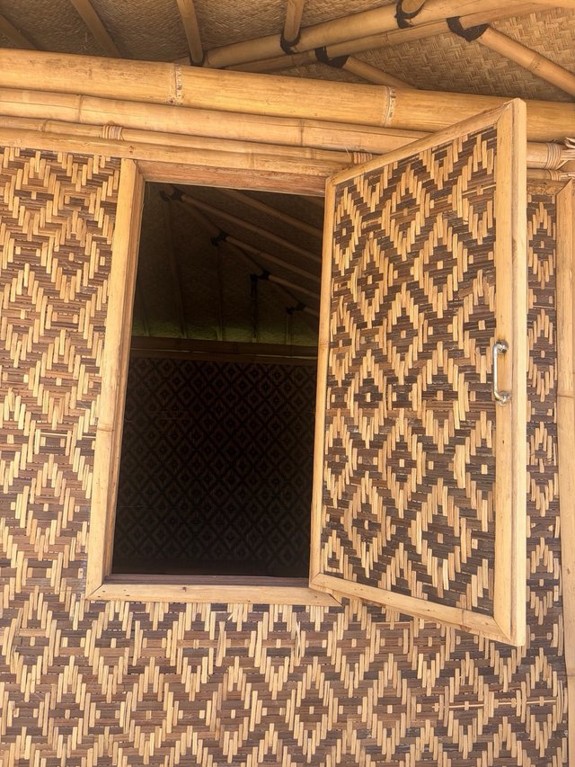 CASITA DE BAMBÚ Y CAÑA NATURAL ARTESANAL Indonesia