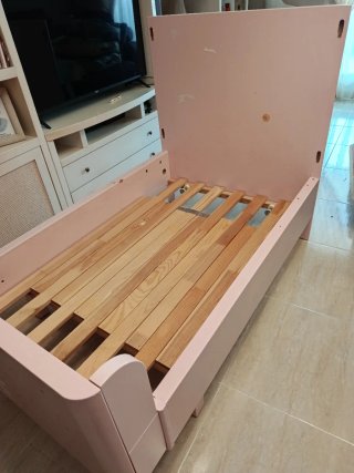Cama infantil rosa Ikea