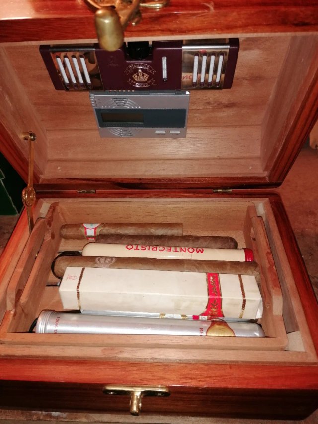Caja de puros de madera