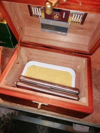 Caja de puros de madera