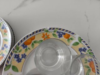 Vajilla de porcelana y cristal