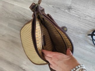 Bolso de piel marrón