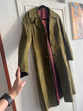 Gabardina de cuero verde oliva