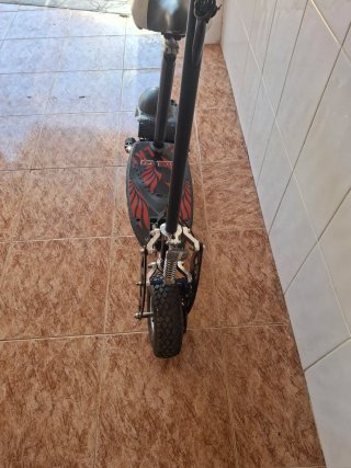 Patinete Eléctrico Robusto con Asiento