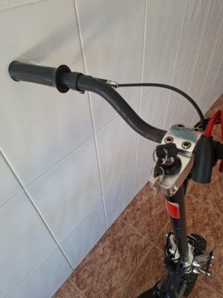 Patinete Eléctrico Robusto con Asiento