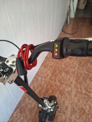 Patinete Eléctrico Robusto con Asiento
