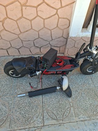 Patinete Eléctrico Robusto con Asiento