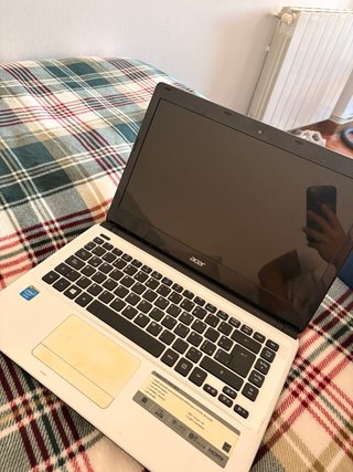 Portátil Acer Blanco y Negro