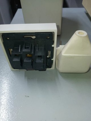 Base y Clavija Legrand 25A