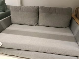 Sillón de tela gris