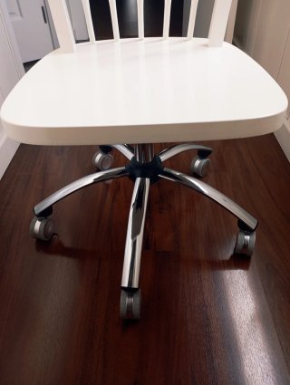 Silla giratoria de escritorio blanca con ruedas