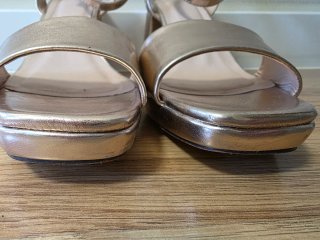 Sandalias tacón Sfera doradas talla 38