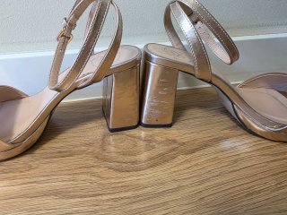 Sandalias tacón Sfera doradas talla 38