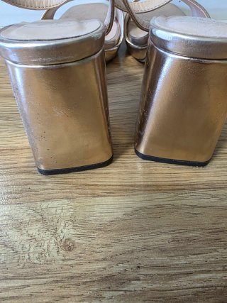 Sandalias tacón Sfera doradas talla 38
