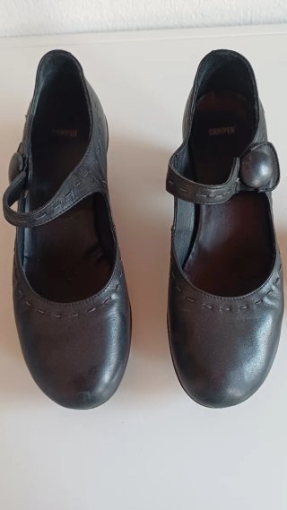 Zapatos de piel con tacón negros