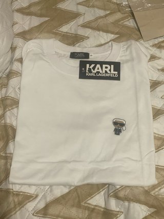 Camisetas Karl Lagerfeld Verde, amarilla y blanca.