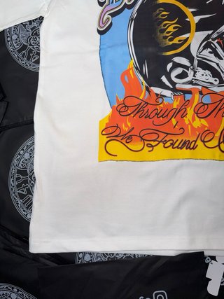 Camiseta HELLSTAR Blanca Estampada
